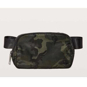 LULULEMON EVERYWHERE BELT BAG 1L Woodland Camo Gator Green Dark Olive/Black555